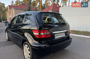Хэтчбек Mercedes-Benz B-Class 2009 в 