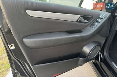 Хэтчбек Mercedes-Benz B-Class 2009 в 