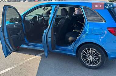 Хэтчбек Mercedes-Benz B-Class 2015 в 