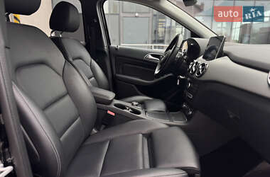 Хэтчбек Mercedes-Benz B-Class 2016 в 