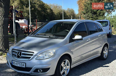 Хэтчбек Mercedes-Benz B-Class 2010 в 