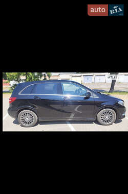Хэтчбек Mercedes-Benz B-Class 2016 в 
