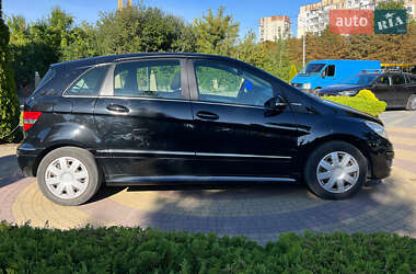 Хэтчбек Mercedes-Benz B-Class 2009 в 