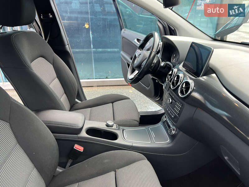 Хэтчбек Mercedes-Benz B-Class 2017 в Львове