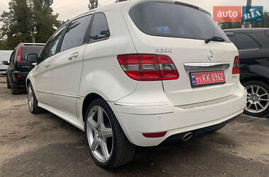 Хэтчбек Mercedes-Benz B-Class 2010 в 