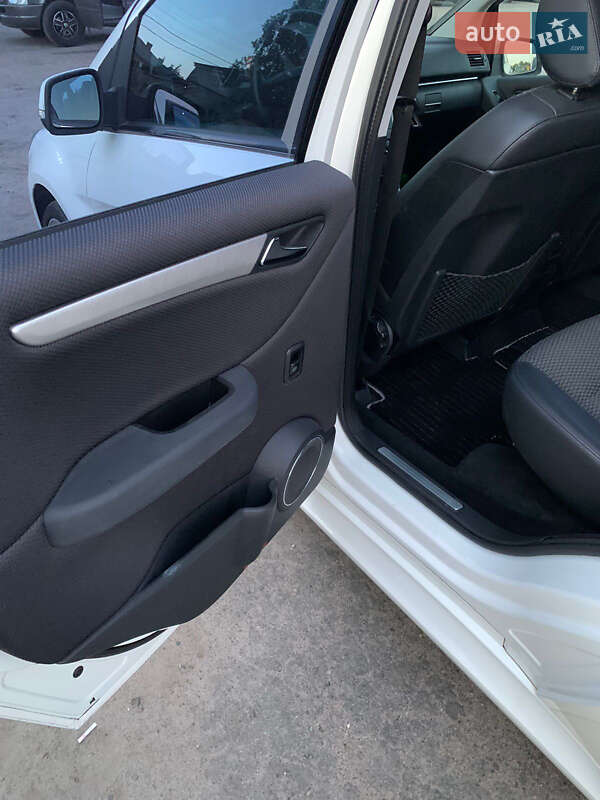 Хэтчбек Mercedes-Benz B-Class 2010 в Киеве