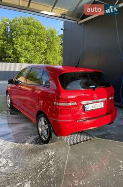 Хэтчбек Mercedes-Benz B-Class 2010 в 