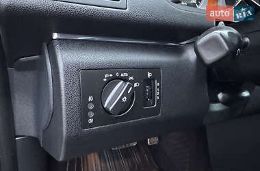 Хэтчбек Mercedes-Benz B-Class 2009 в 