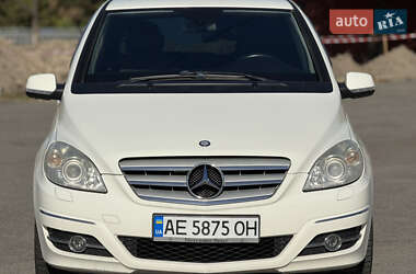 Хэтчбек Mercedes-Benz B-Class 2011 в 