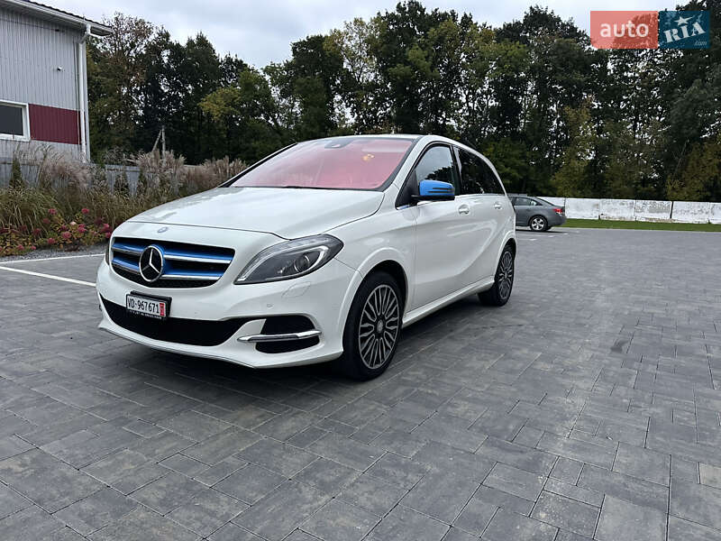 Хэтчбек Mercedes-Benz B-Class 2015 в 