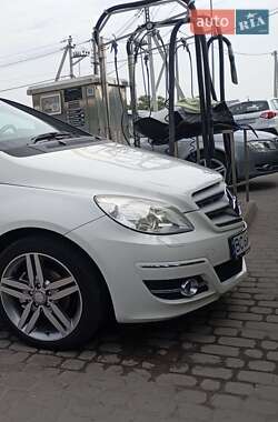 Хэтчбек Mercedes-Benz B-Class 2010 в 