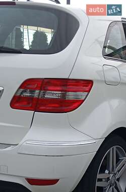 Хэтчбек Mercedes-Benz B-Class 2010 в 