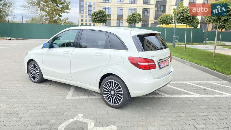 Хэтчбек Mercedes-Benz B-Class 2016 в Киеве