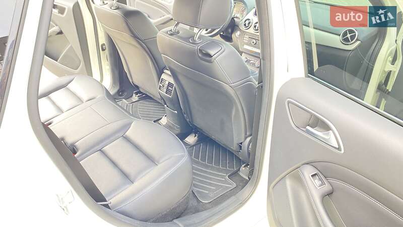 Хэтчбек Mercedes-Benz B-Class 2016 в Киеве