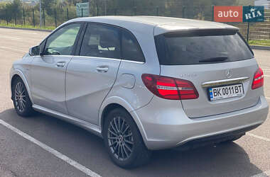 Хэтчбек Mercedes-Benz B-Class 2017 в 