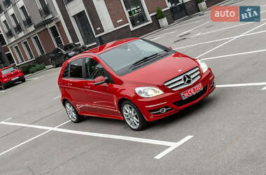 Хэтчбек Mercedes-Benz B-Class 2010 в 