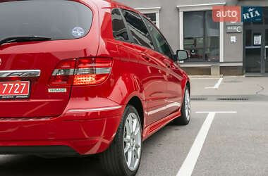Хэтчбек Mercedes-Benz B-Class 2010 в 