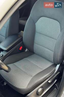 Хетчбек Mercedes-Benz B-Class 2015 в 