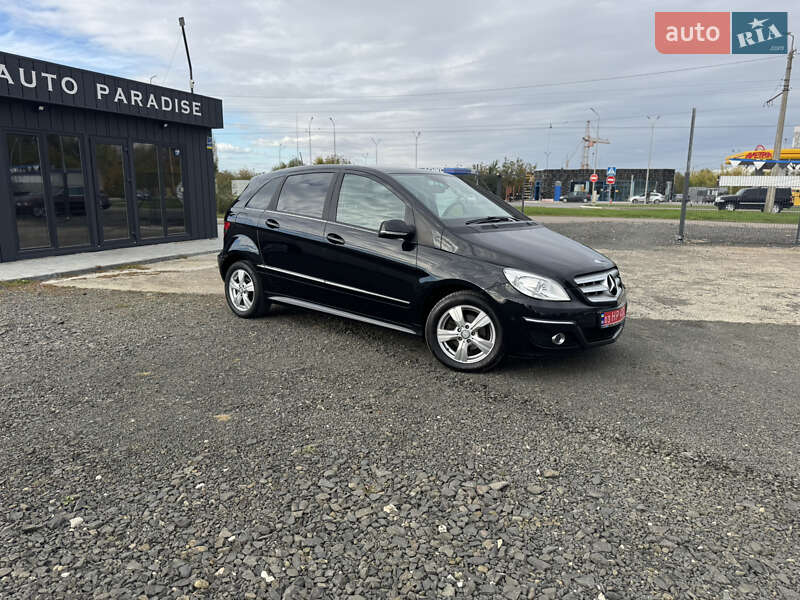 Хэтчбек Mercedes-Benz B-Class 2010 в 