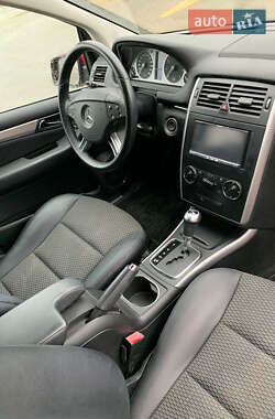 Хэтчбек Mercedes-Benz B-Class 2010 в 
