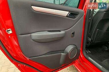 Хэтчбек Mercedes-Benz B-Class 2010 в 