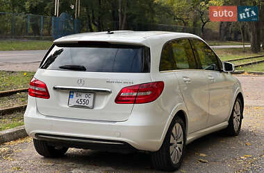 Хэтчбек Mercedes-Benz B-Class 2014 в 
