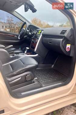 Хэтчбек Mercedes-Benz B-Class 2010 в 