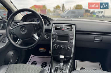 Хетчбек Mercedes-Benz B-Class 2009 в 