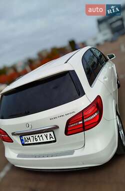 Хетчбек Mercedes-Benz B-Class 2015 в  фото 3 Хетчбек Mercedes-Benz B-Class 2015 в
