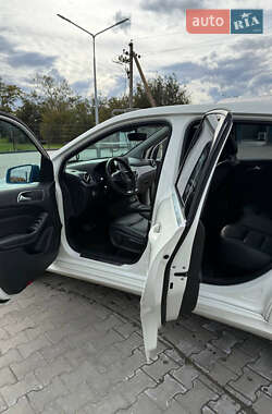 Хэтчбек Mercedes-Benz B-Class 2015 в 