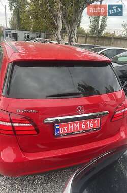 Хэтчбек Mercedes-Benz B-Class 2016 в 