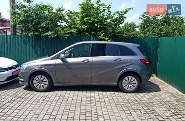 Хэтчбек Mercedes-Benz B-Class 2017 в 