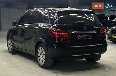 Хетчбек Mercedes-Benz B-Class 2015 в  фото 4 Хетчбек Mercedes-Benz B-Class 2015 в