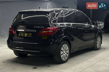 Хетчбек Mercedes-Benz B-Class 2015 в  фото 6 Хетчбек Mercedes-Benz B-Class 2015 в