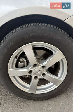 Хэтчбек Mercedes-Benz B-Class 2009 в 