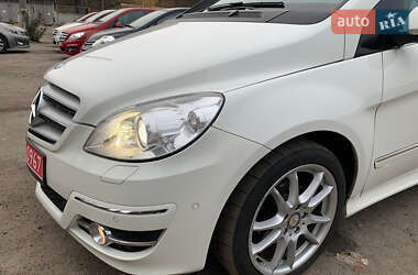Хэтчбек Mercedes-Benz B-Class 2010 в 