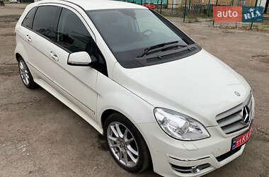 Хэтчбек Mercedes-Benz B-Class 2010 в 
