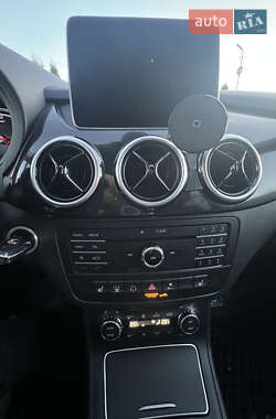 Хэтчбек Mercedes-Benz B-Class 2015 в 