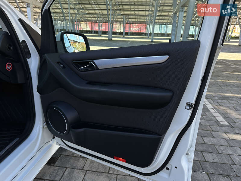 Хетчбек Mercedes-Benz B-Class 2010 в Львові фото 31 Хетчбек Mercedes-Benz B-Class 2010 в Львові