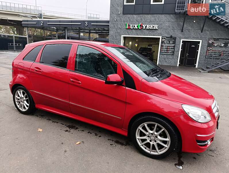 Mercedes-Benz B-Class 2011