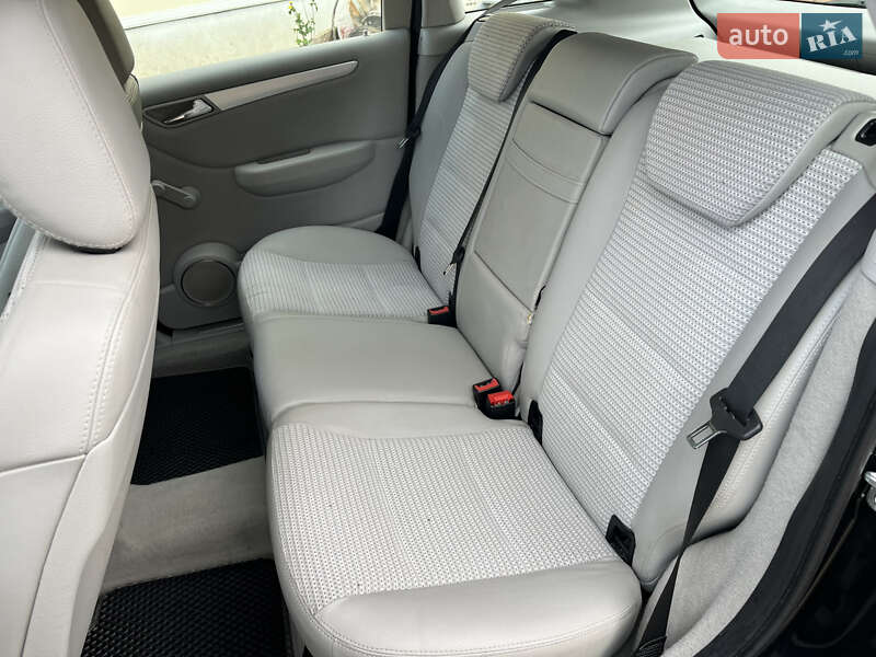 Хэтчбек Mercedes-Benz B-Class 2005 в Могилев-Подольске