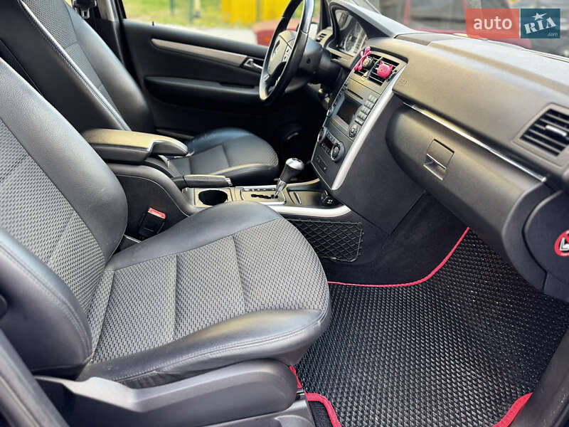 Хетчбек Mercedes-Benz B-Class 2011 в Чернігові