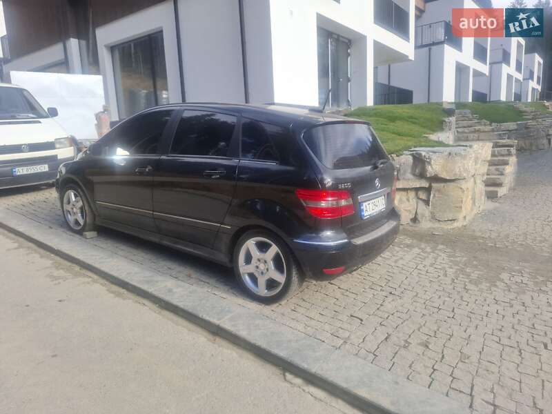 Хетчбек Mercedes-Benz B-Class 2011 в Буковеле фото 5 Хетчбек Mercedes-Benz B-Class 2011 в Буковеле