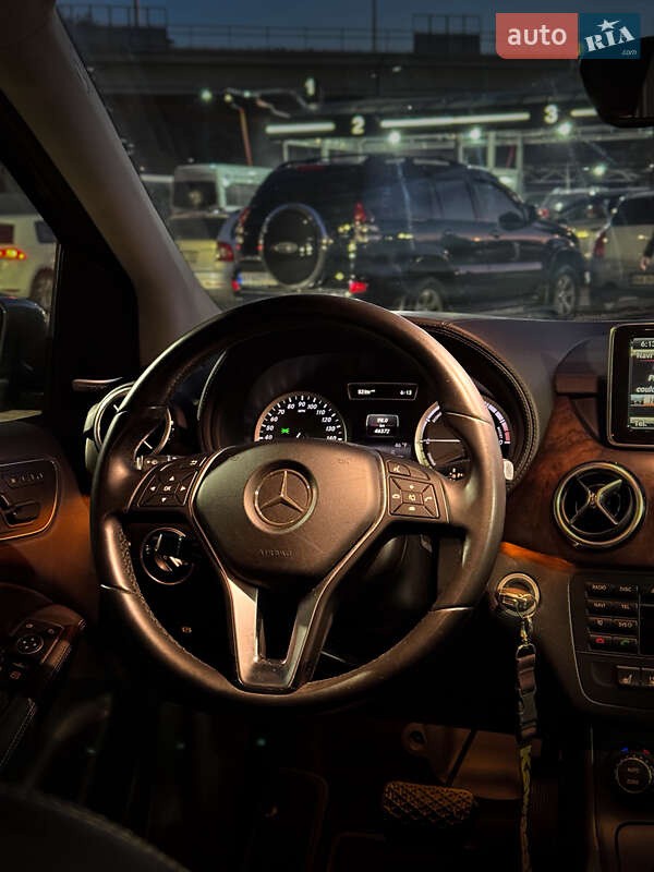 Хэтчбек Mercedes-Benz B-Class 2014 в Броварах