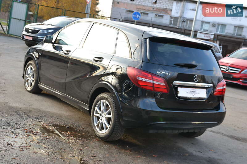 Хетчбек Mercedes-Benz B-Class 2017 в Луцьку фото 10 Хетчбек Mercedes-Benz B-Class 2017 в Луцьку