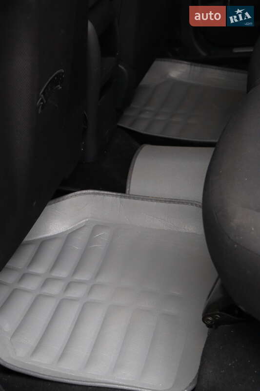 Хетчбек Mercedes-Benz B-Class 2005 в Щасливе фото 22 Хетчбек Mercedes-Benz B-Class 2005 в Щасливе