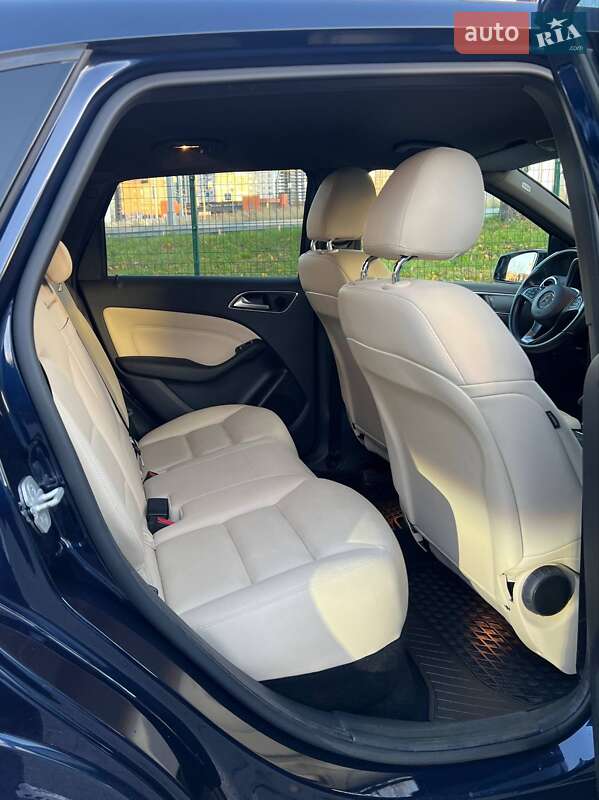 Хэтчбек Mercedes-Benz B-Class 2017 в Киеве