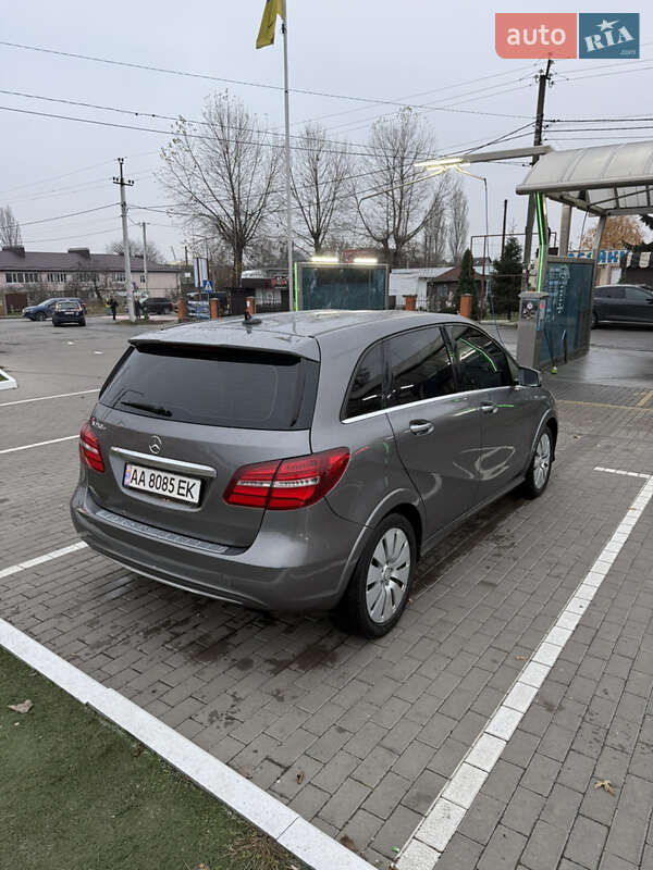 Хэтчбек Mercedes-Benz B-Class 2015 в Киеве