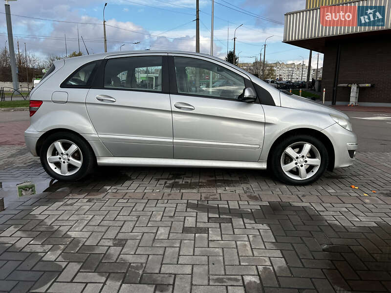 Хэтчбек Mercedes-Benz B-Class 2010 в Луцке фото 4 Хэтчбек Mercedes-Benz B-Class 2010 в Луцке