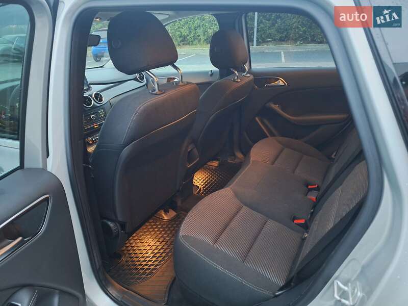 Хетчбек Mercedes-Benz B-Class 2015 в Городку фото 10 Хетчбек Mercedes-Benz B-Class 2015 в Городку